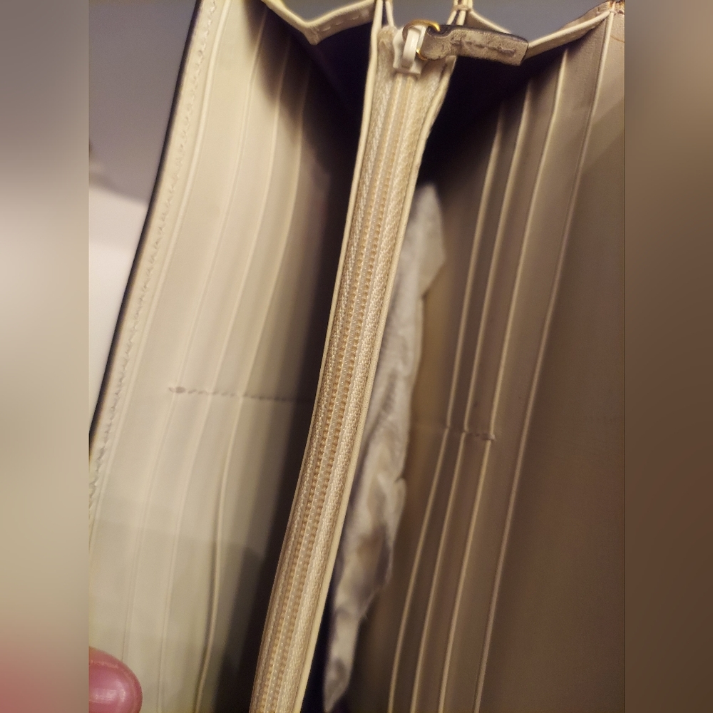 Host Pick! Customized Authentic Gucci Wallet - Picture 8 of 11